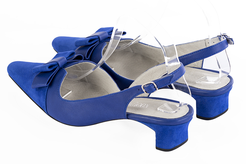 Electric blue women's open back shoes, with a knot. Tapered toe. Low kitten heels. Rear view - Florence KOOIJMAN